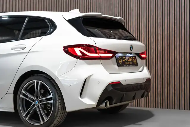 BMW 1 Series view 6