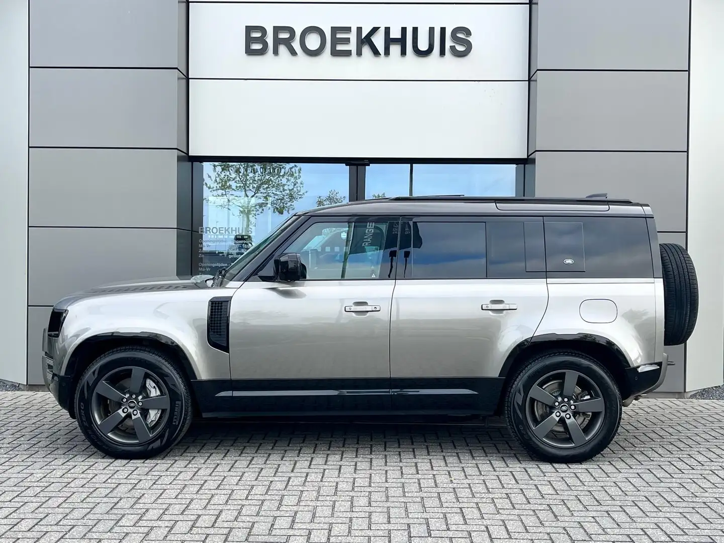 Land Rover Defender 110 P400e 110 X-Dynamic HSE | Pano | El. trekhaak Grijs - 2
