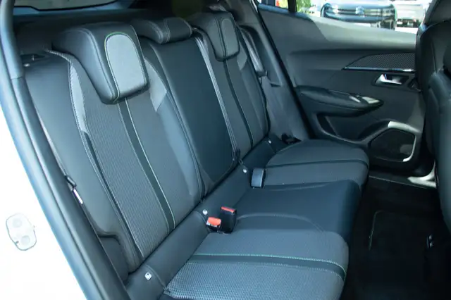 Peugeot 2008 view 6