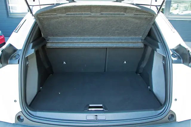 Peugeot 2008 view 4