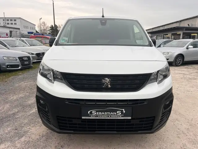 Peugeot Partner view 2