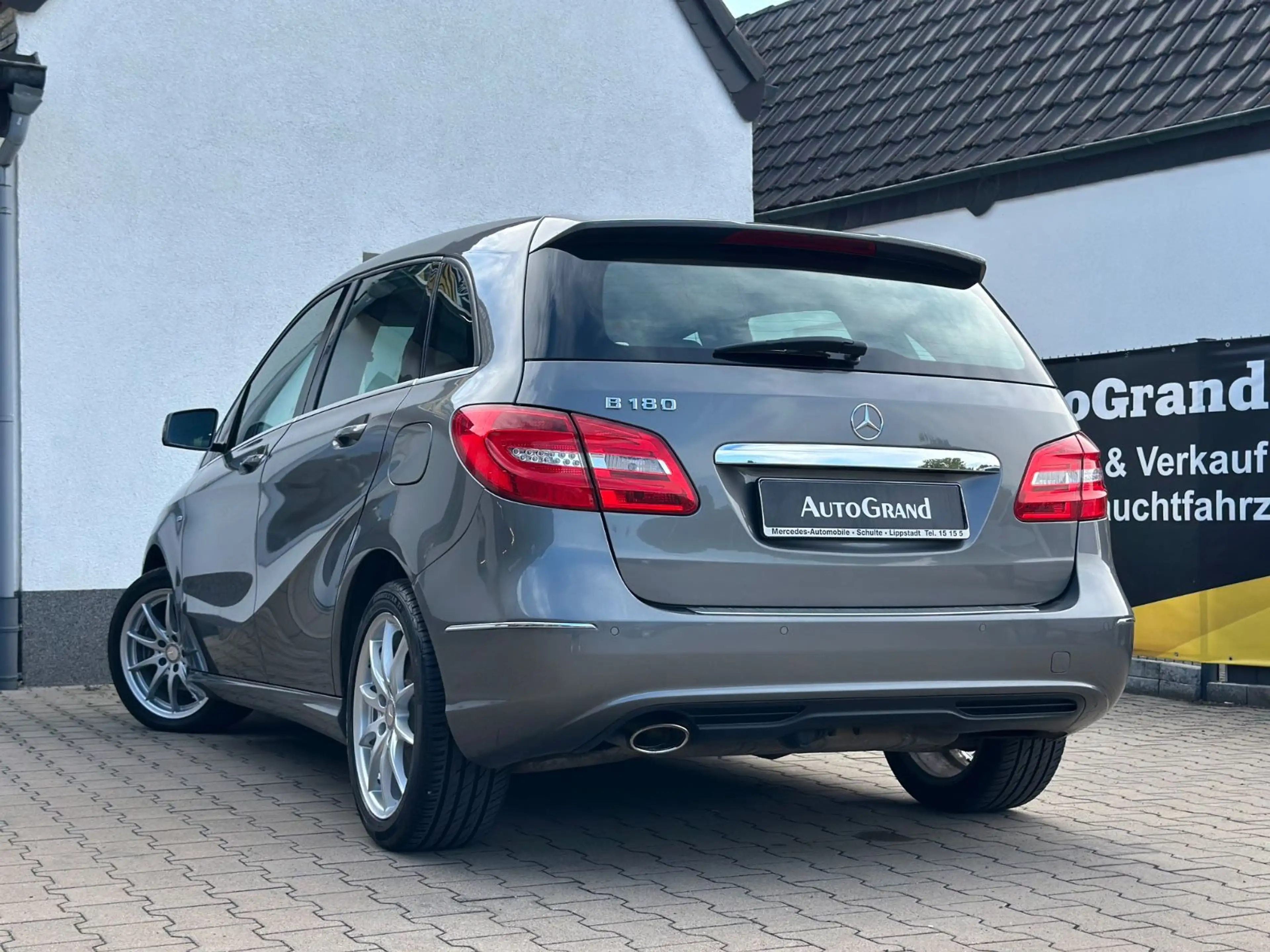 Mercedes-Benz B 180 1HAND*LED*LEDER*NAVI*SZH*FULL INSPEKTION — photo 3