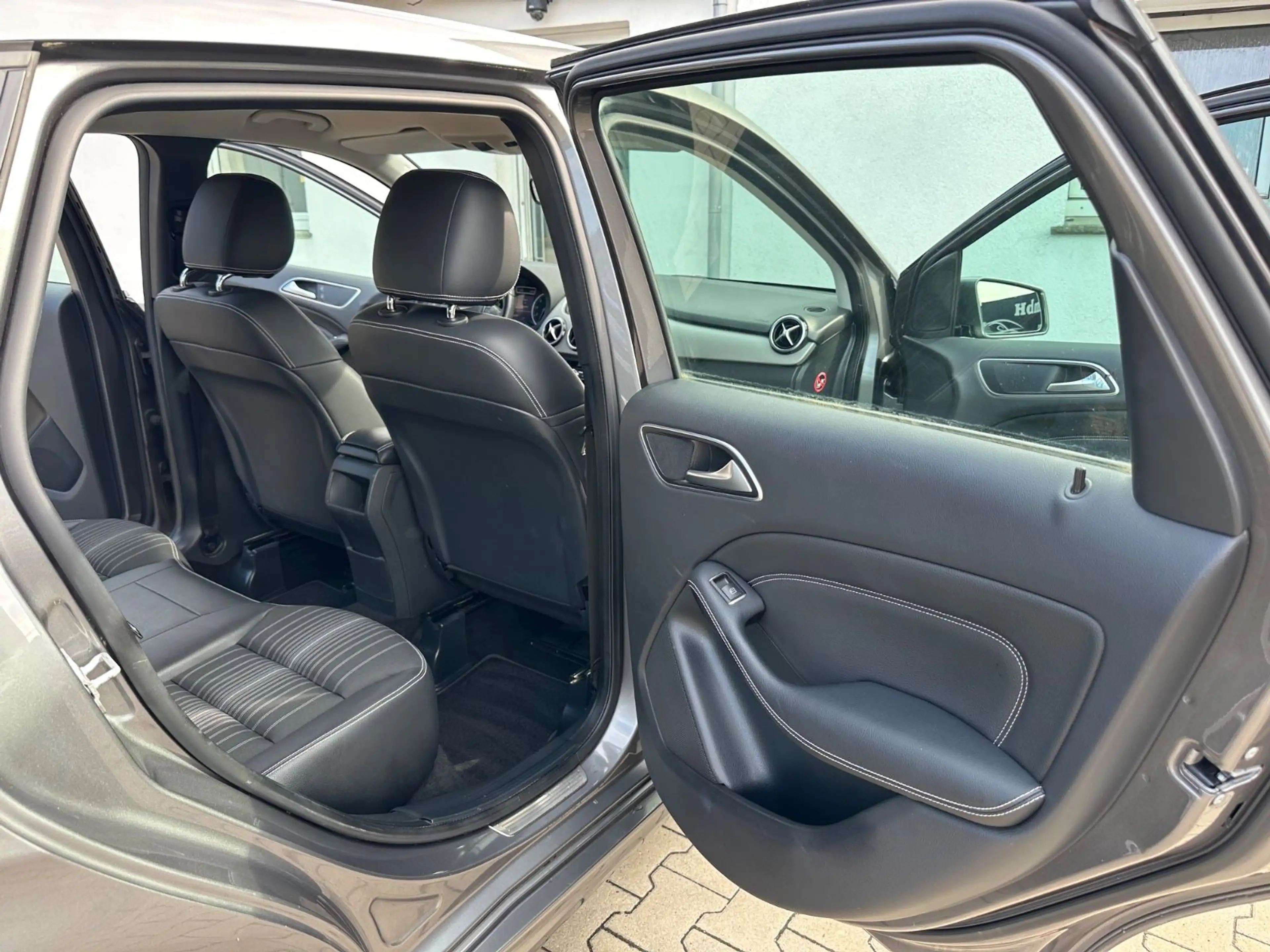 Mercedes-Benz B 180 1HAND*LED*LEDER*NAVI*SZH*FULL INSPEKTION — photo 15