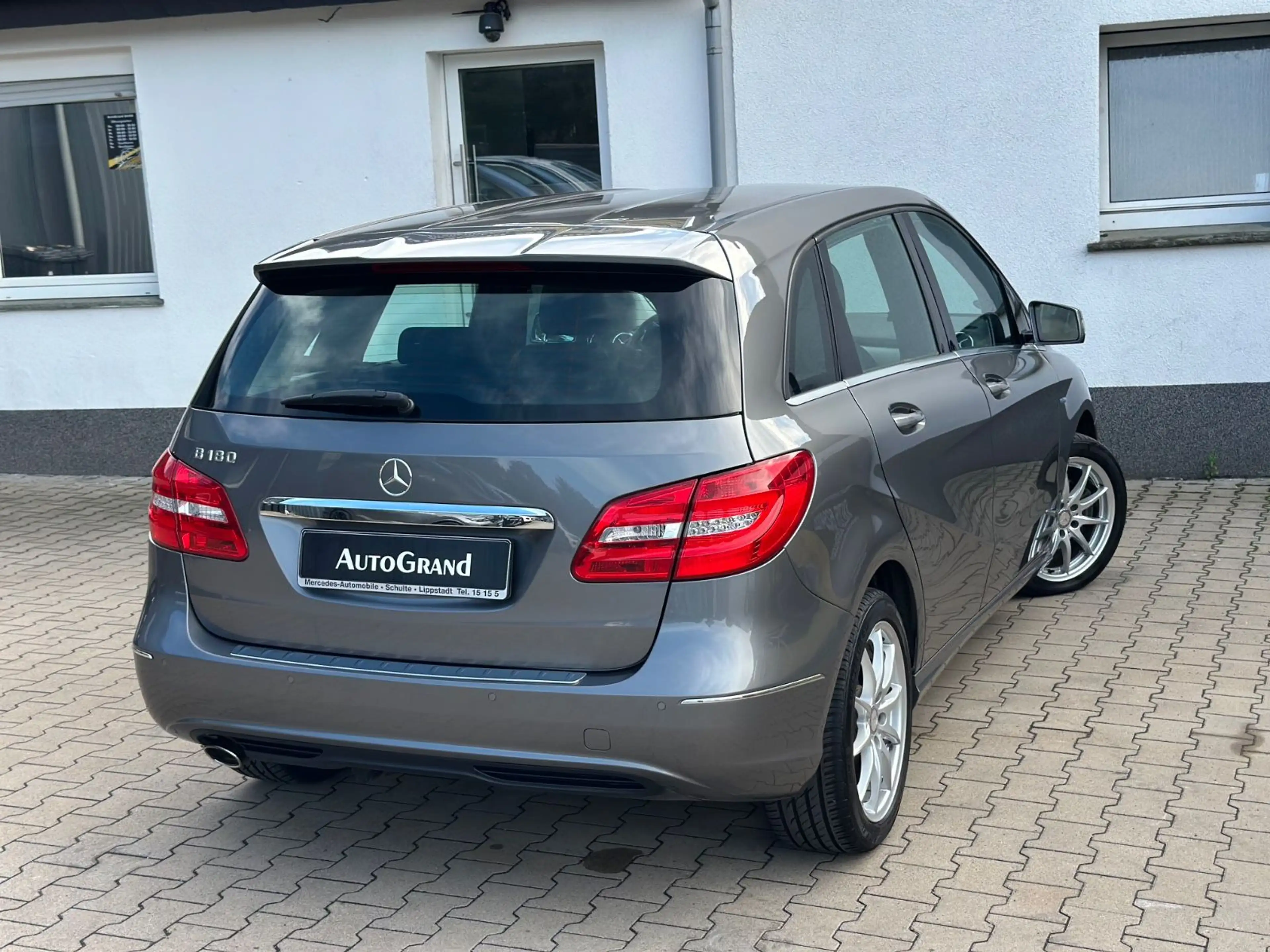 Mercedes-Benz B 180 1HAND*LED*LEDER*NAVI*SZH*FULL INSPEKTION — photo 9