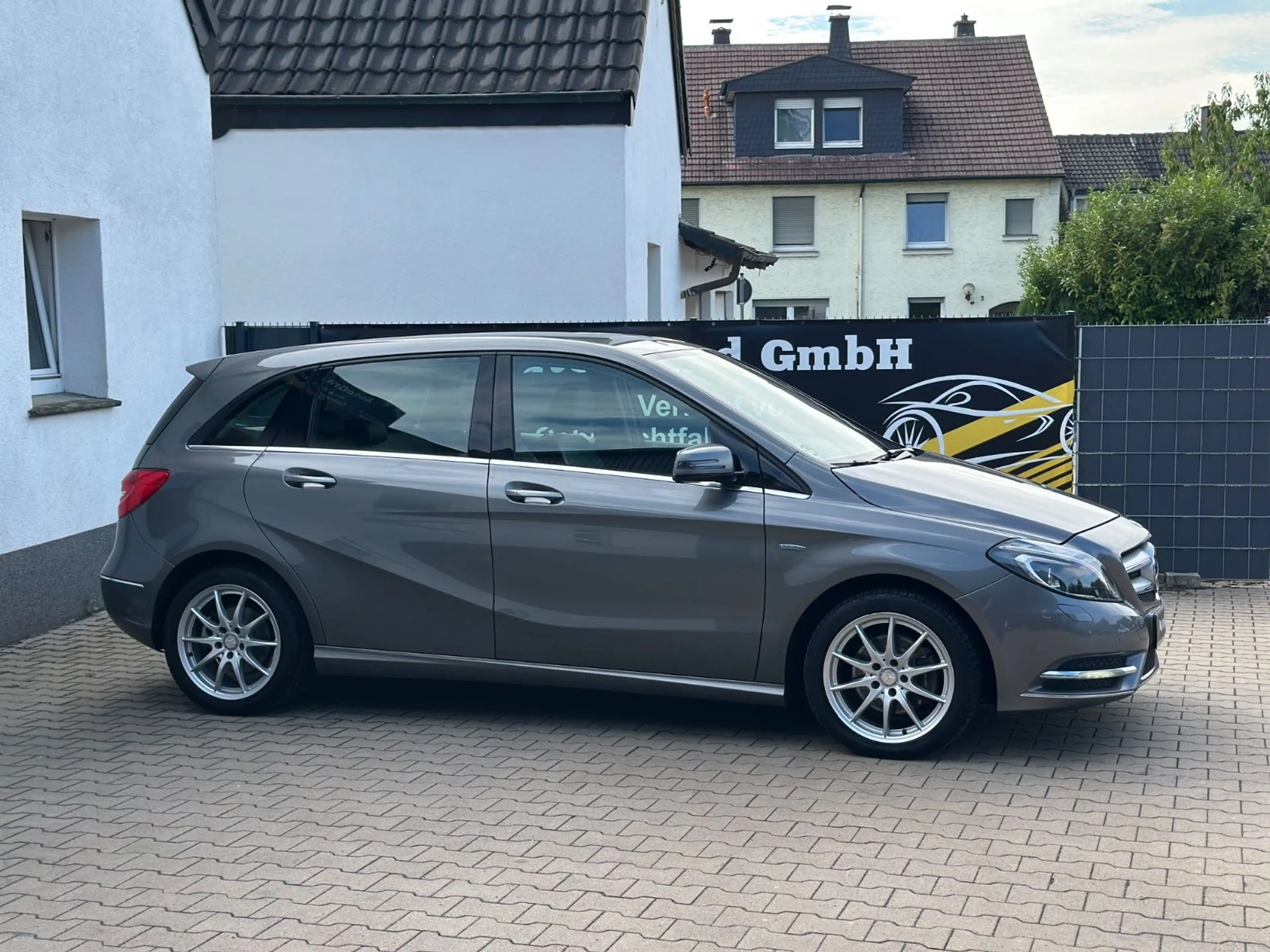 Mercedes-Benz B 180 1HAND*LED*LEDER*NAVI*SZH*FULL INSPEKTION — photo 5