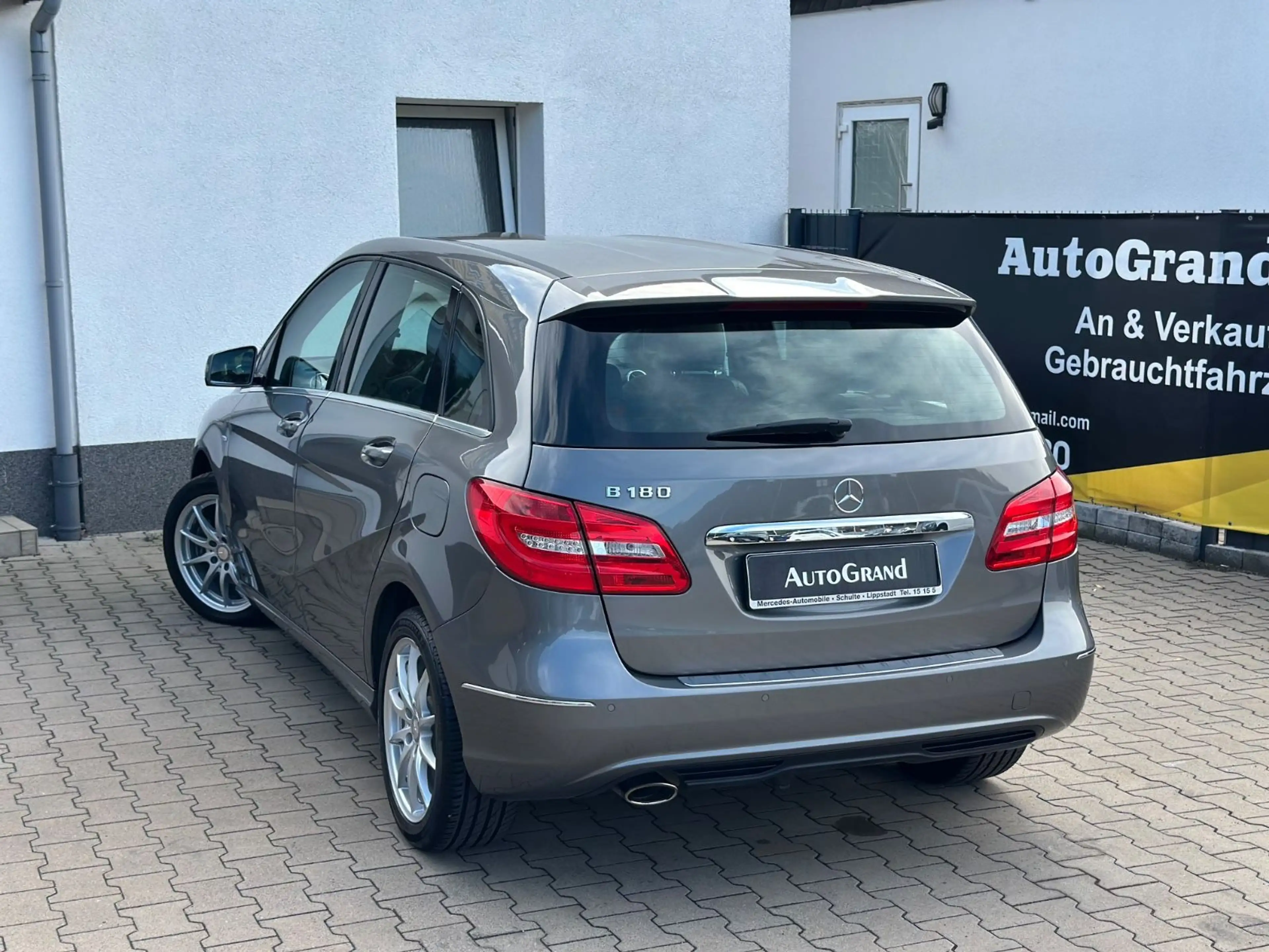Mercedes-Benz B 180 1HAND*LED*LEDER*NAVI*SZH*FULL INSPEKTION — photo 8