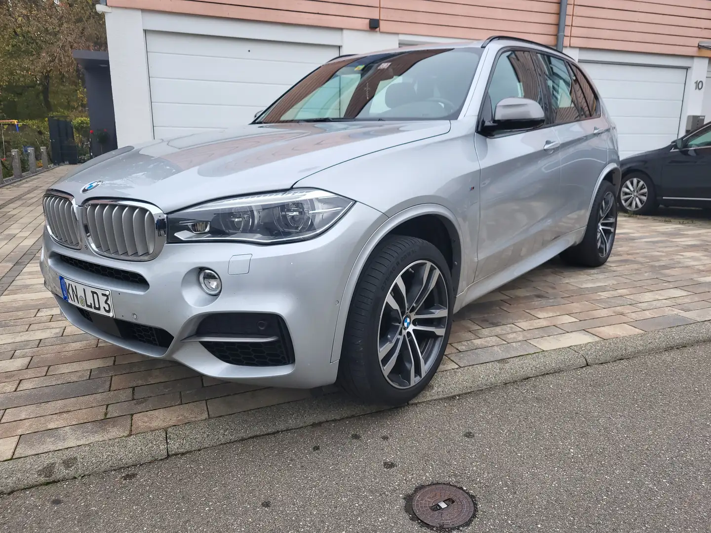 BMW X5 M M50d HUD-AHK-H&K-ACC-LED-TOP Silber - 1