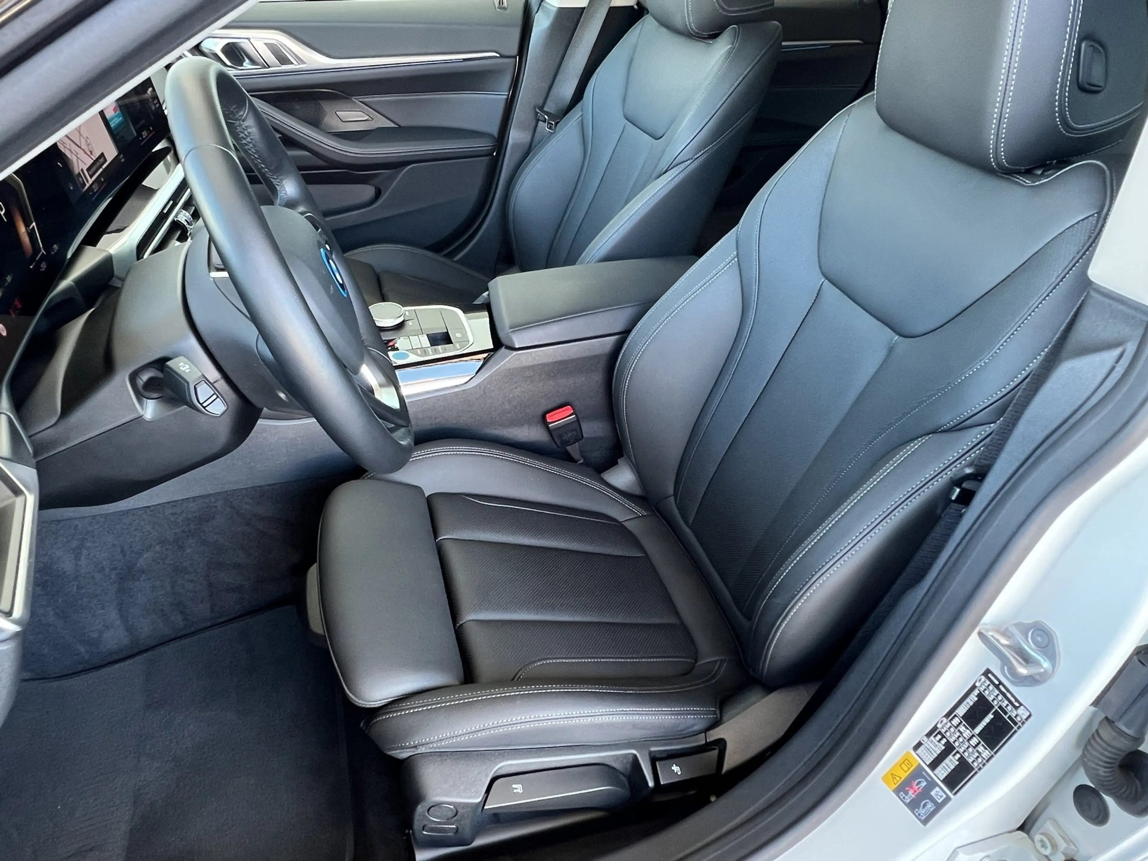 BMW i4 eDrive35 GranCoupé LED ACC RFK AHK Keyless — photo 8