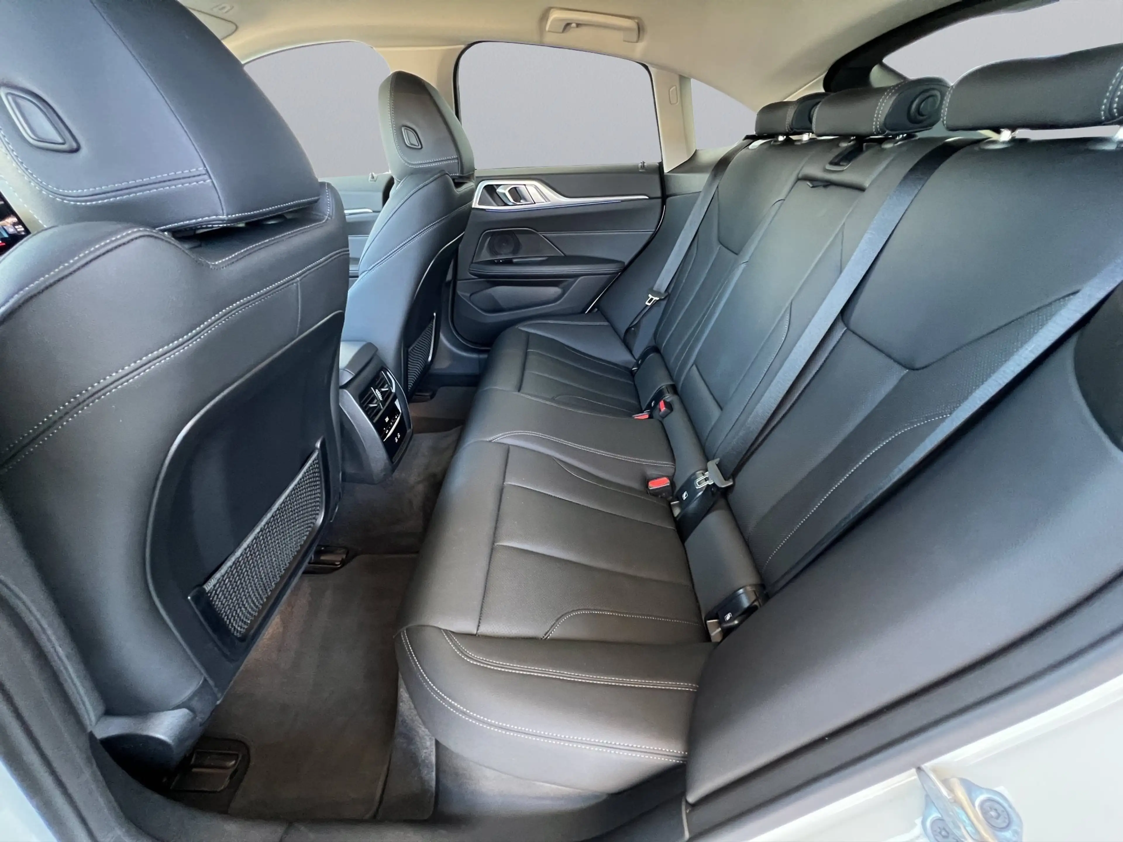 BMW i4 eDrive35 GranCoupé LED ACC RFK AHK Keyless — photo 7