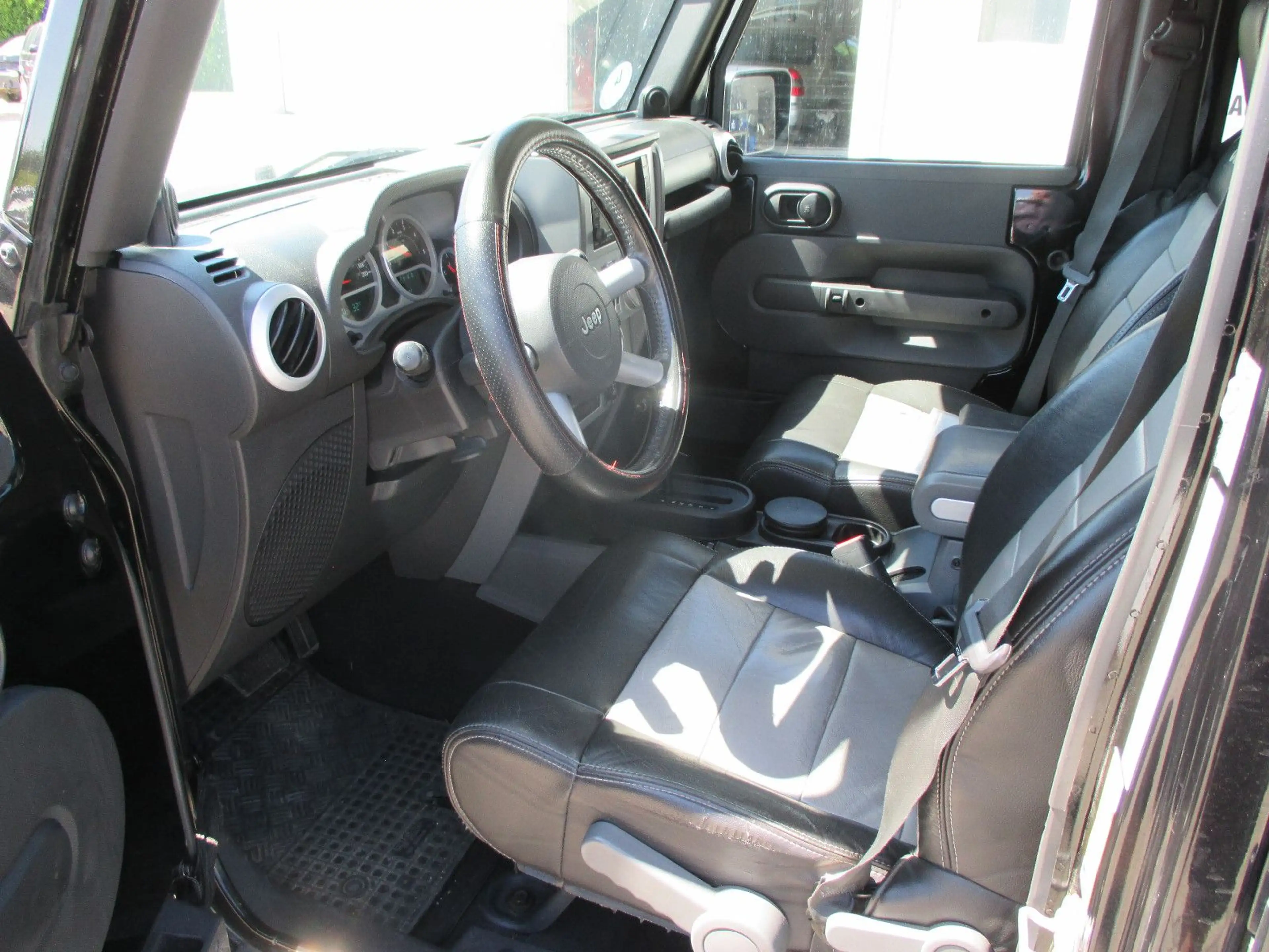 Jeep Wrangler 2.8 CRD Autom. Unlimited Sahara, Leder — photo 4