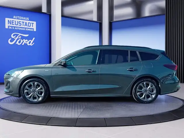 Ford Focus view 3