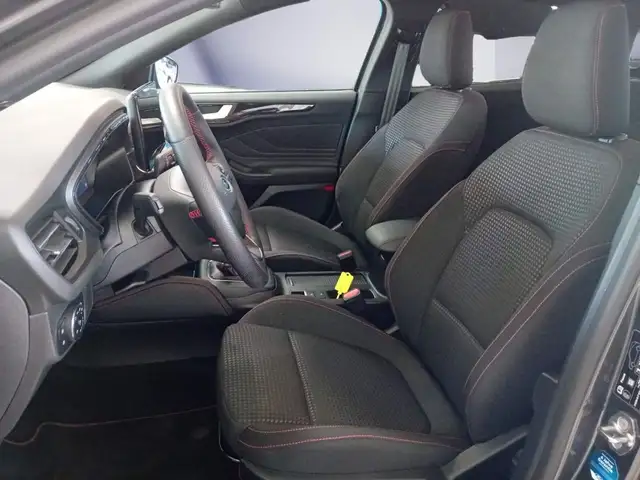 Ford Focus view 8