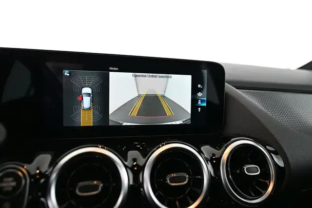 Mercedes-Benz GLA view 23