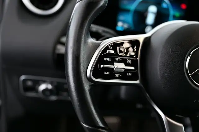 Mercedes-Benz GLA view 26