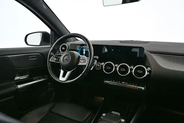Mercedes-Benz GLA view 19