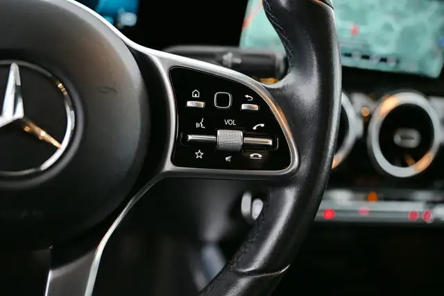 Mercedes-Benz GLA view 27