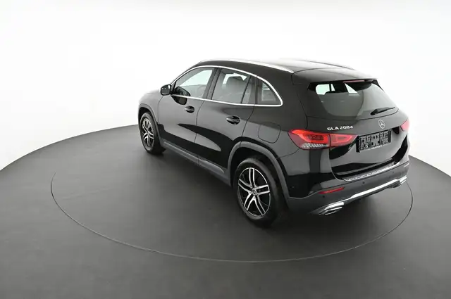 Mercedes-Benz GLA view 9