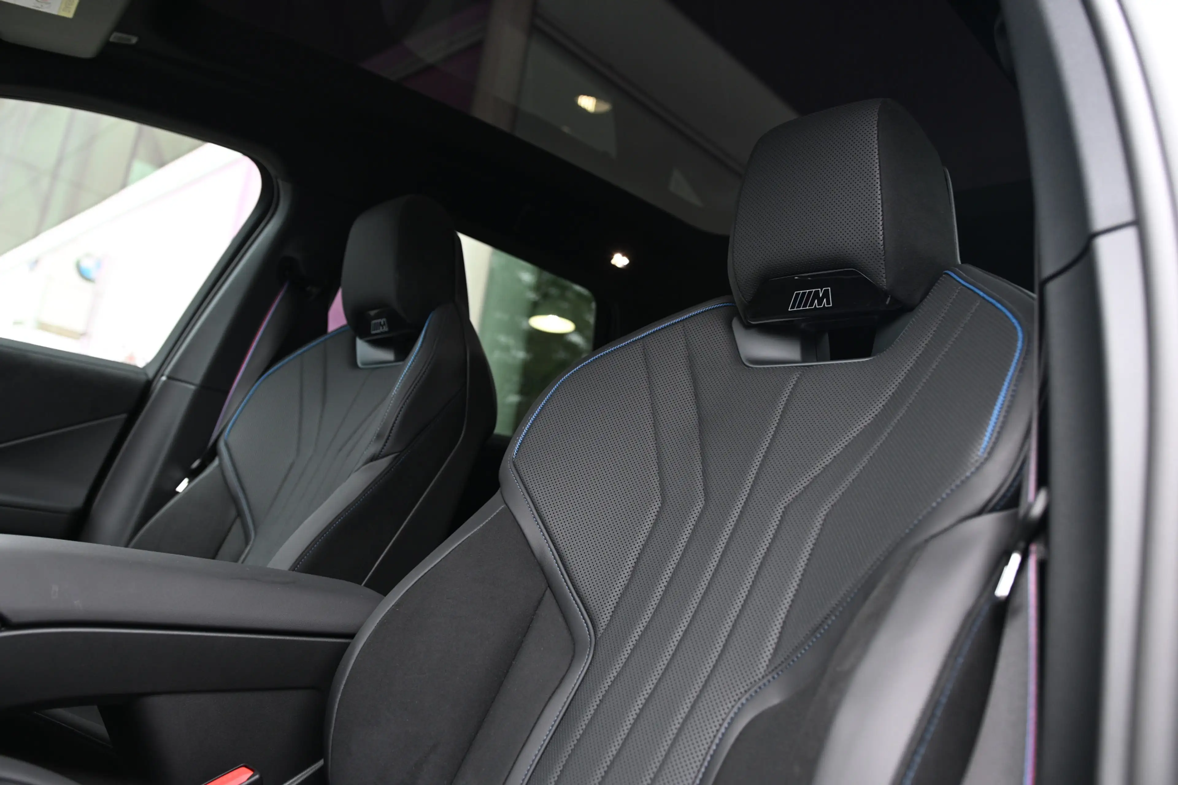BMW iX3 40 eDrive M Sport / Trekhaak / Panoramadak / M Spo — photo 3