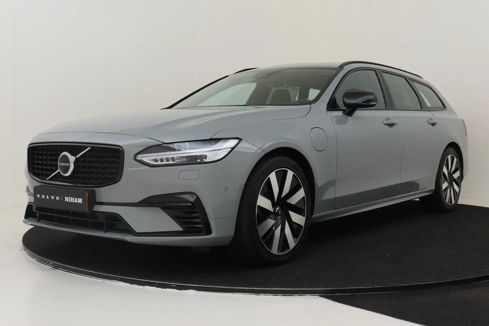Volvo V90 T6 PLUG-IN HYBRID AWD ULTRA DARK -PANO.DAK|HARMAN/ Grijs - 1