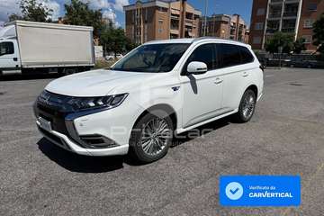 Outlander 2.4 MIVEC 4WD PHEV Instyle Plus SDA