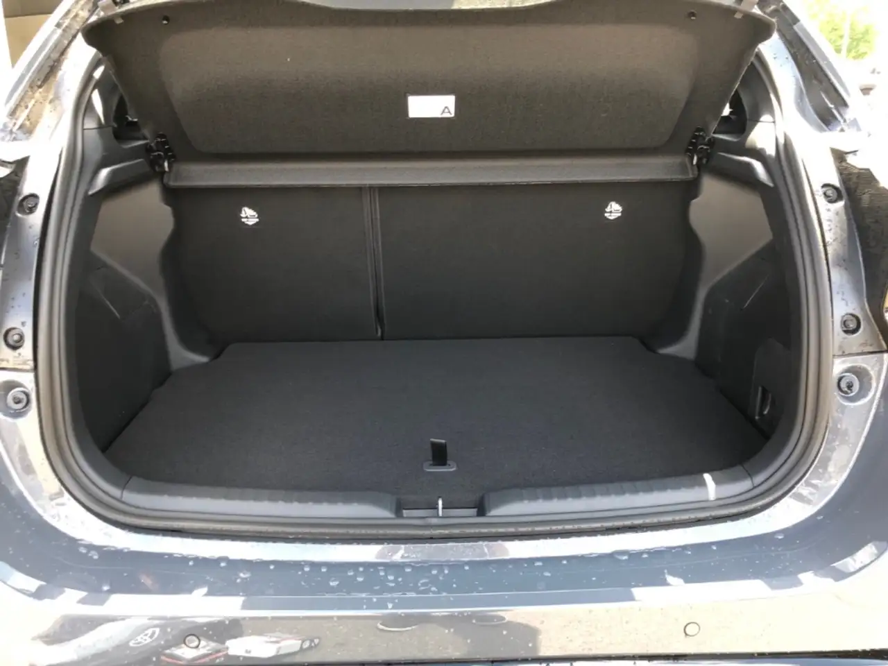 Toyota Yaris Hybrid GR Sport 1.5L Info + Safety 10
