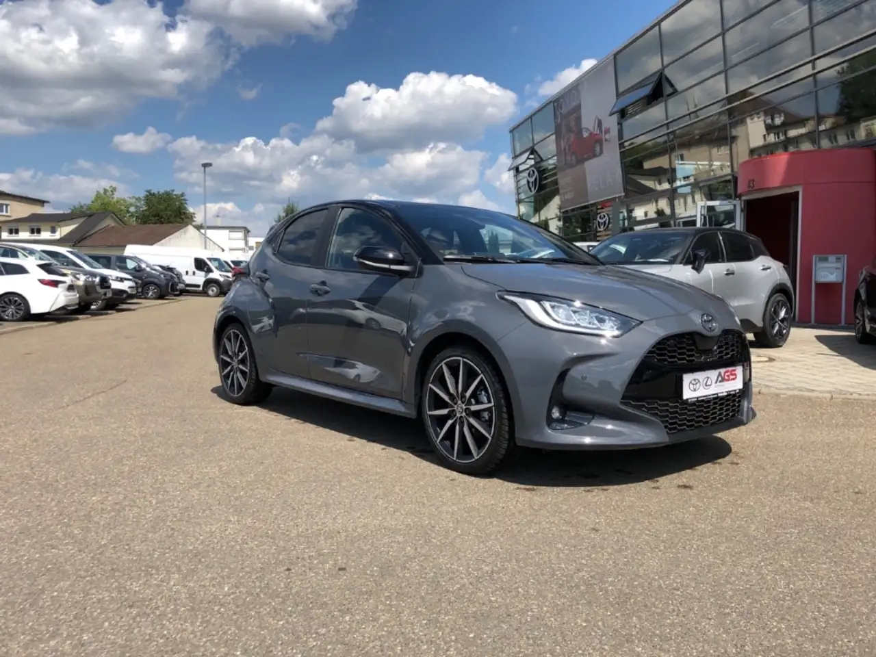 Toyota Yaris Hybrid GR Sport 1.5L Info + Safety 2