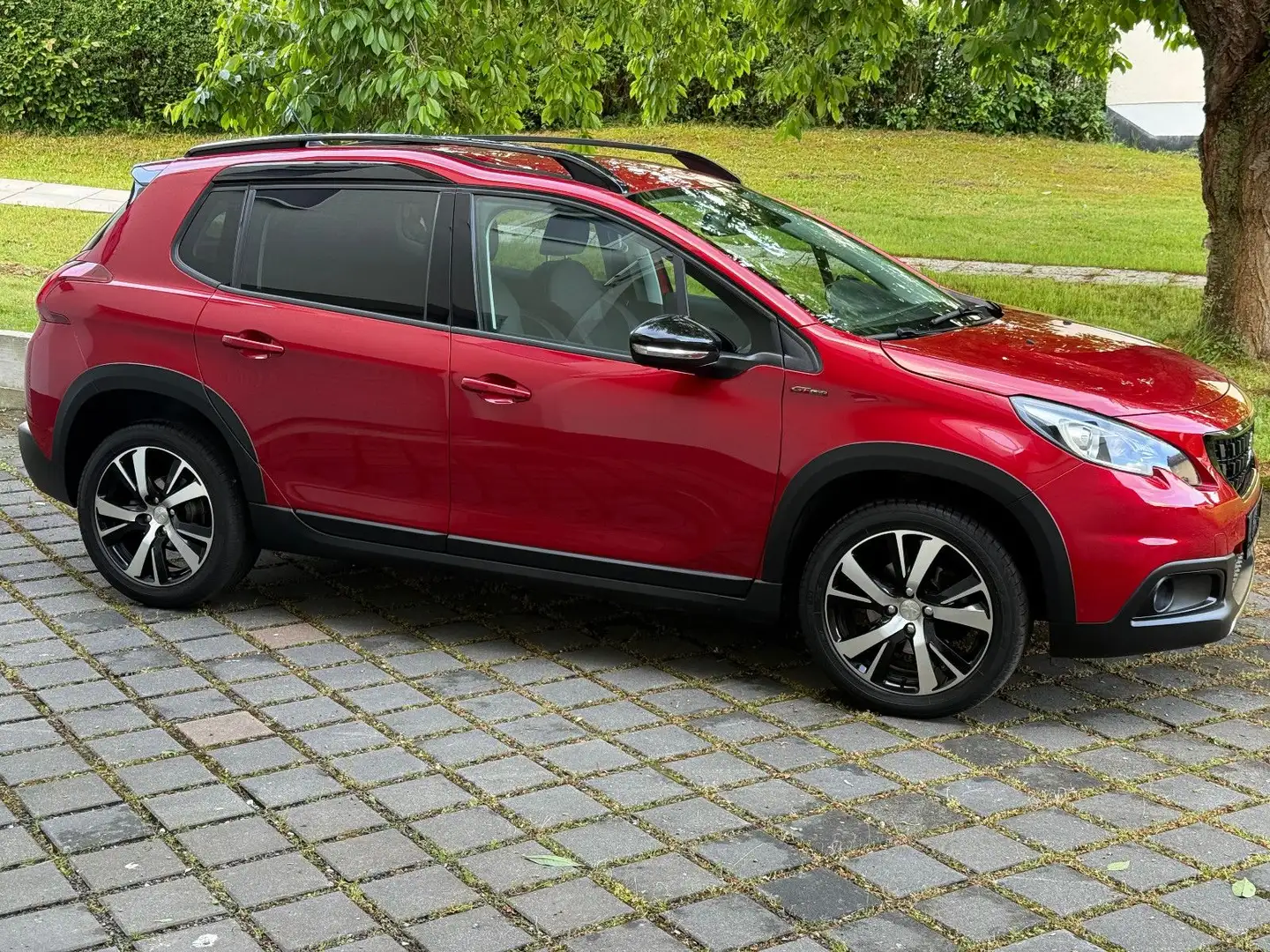 Peugeot 2008 GT-Line 131PS! Rot - 1