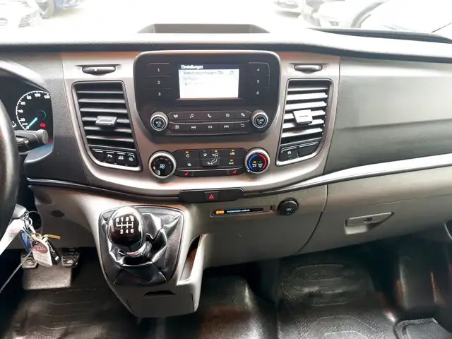 Ford Transit Custom view 11