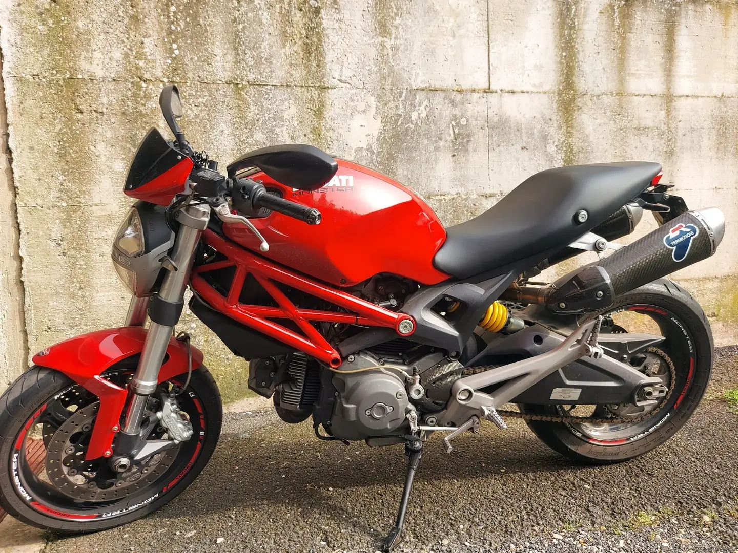 Ducati Monster 696 plus Červená - 2
