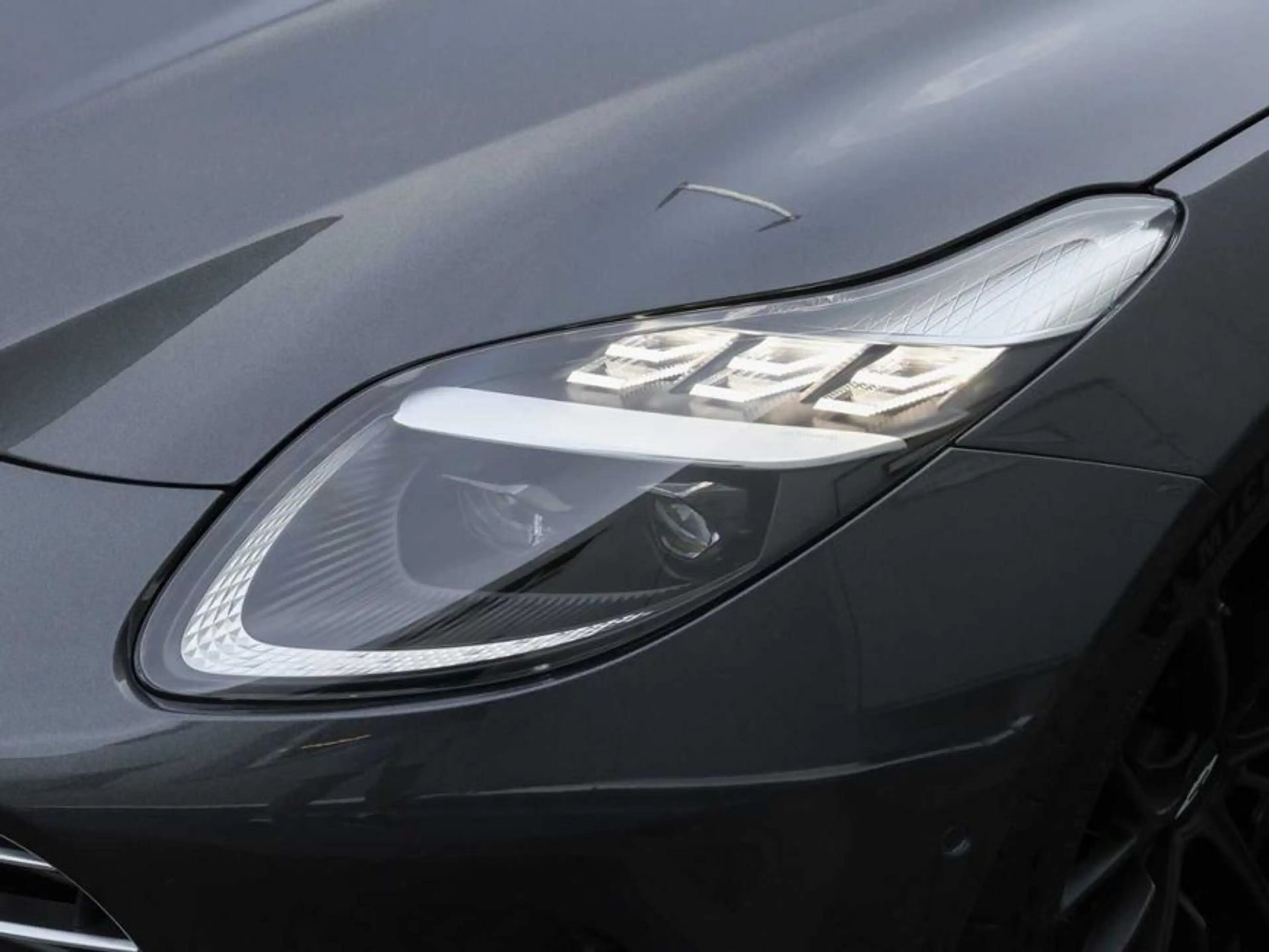 Aston Martin DB12 Coupe — photo 11