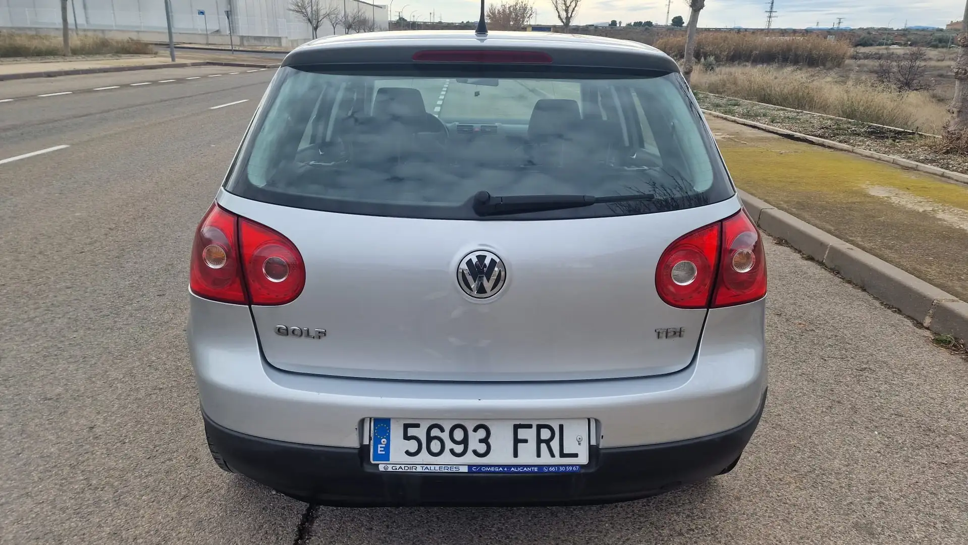 Volkswagen Golf 1.9TDI Trendline 105 - 1