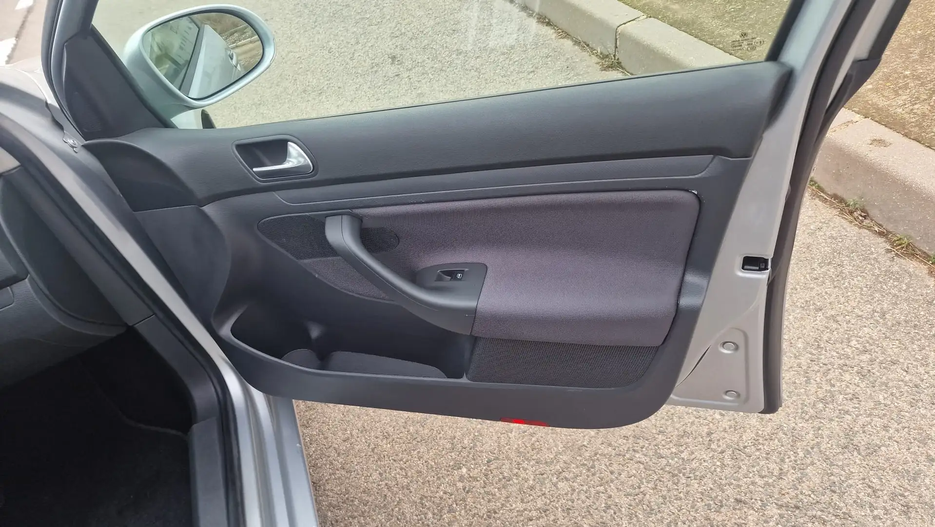 Volkswagen Golf 1.9TDI Trendline 105 - 2