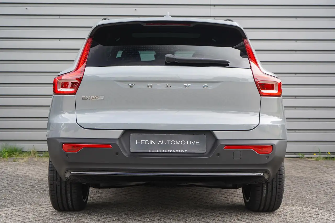 Volvo EX40 2026
