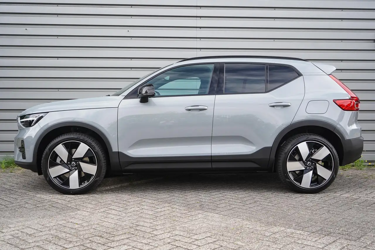 Volvo EX40 2026