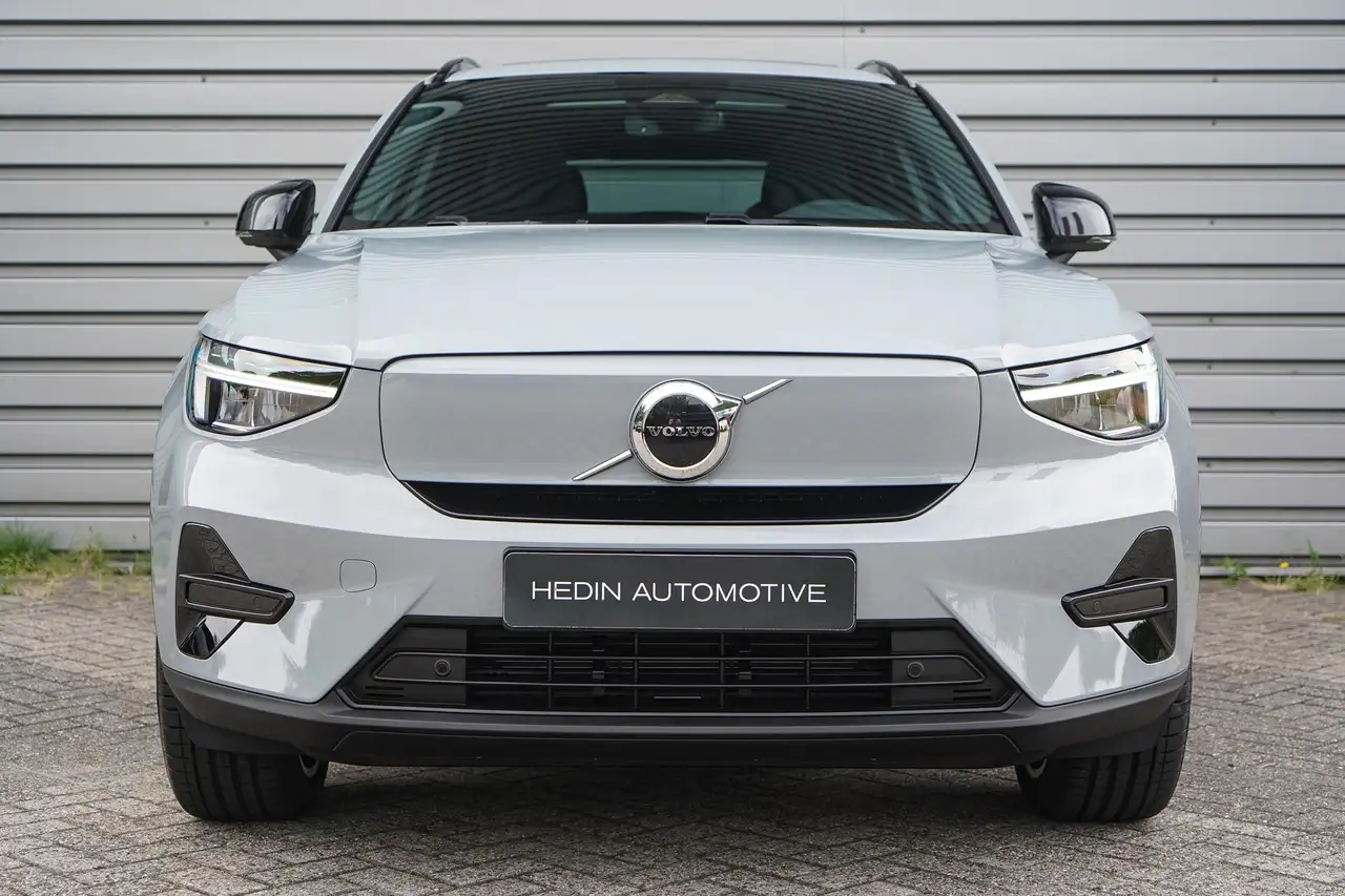 Volvo EX40 2026
