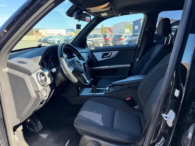 Mercedes-Benz GLK view 9