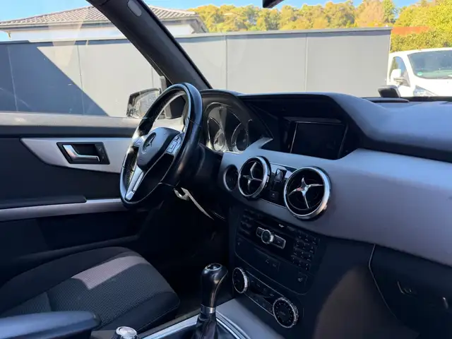 Mercedes-Benz GLK view 14