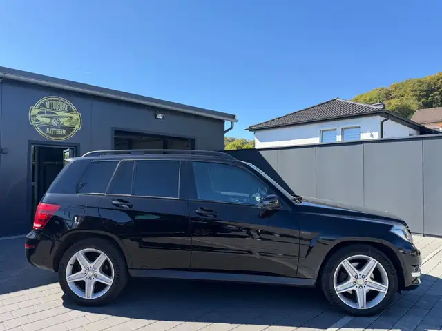 Mercedes-Benz GLK view 8