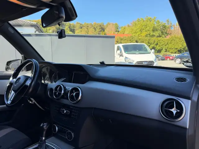 Mercedes-Benz GLK view 13