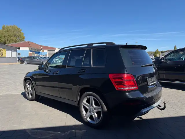 Mercedes-Benz GLK view 5