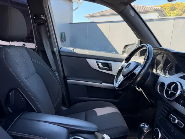 Mercedes-Benz GLK view 15