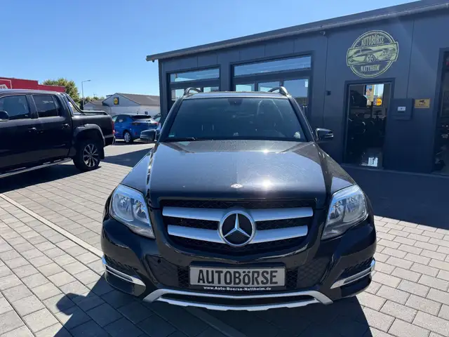Mercedes-Benz GLK view 2