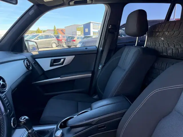 Mercedes-Benz GLK view 11