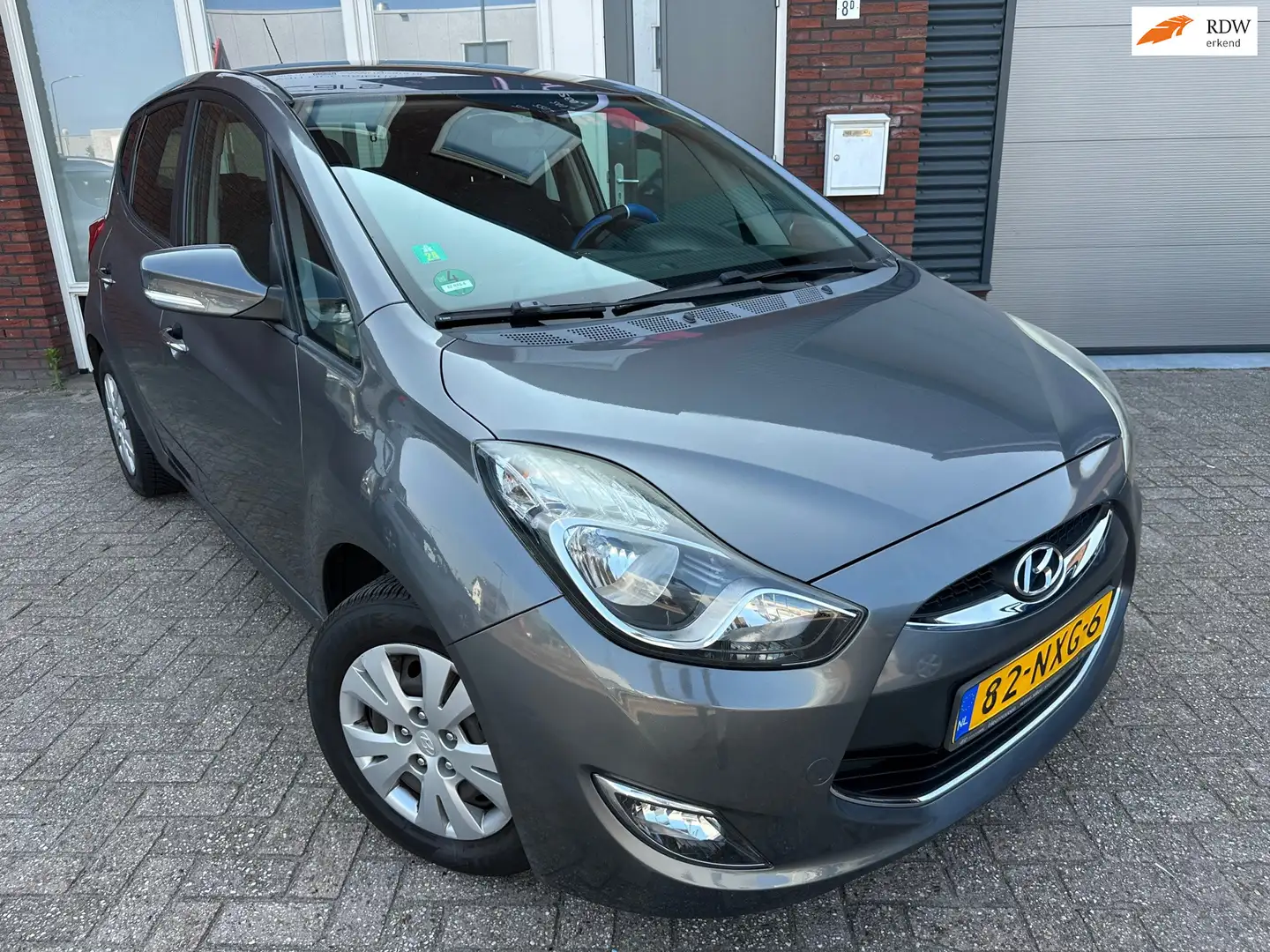 Hyundai iX20 1.4i i-Motion / Airco / PDC / NAP / 5DRS Grijs - 1
