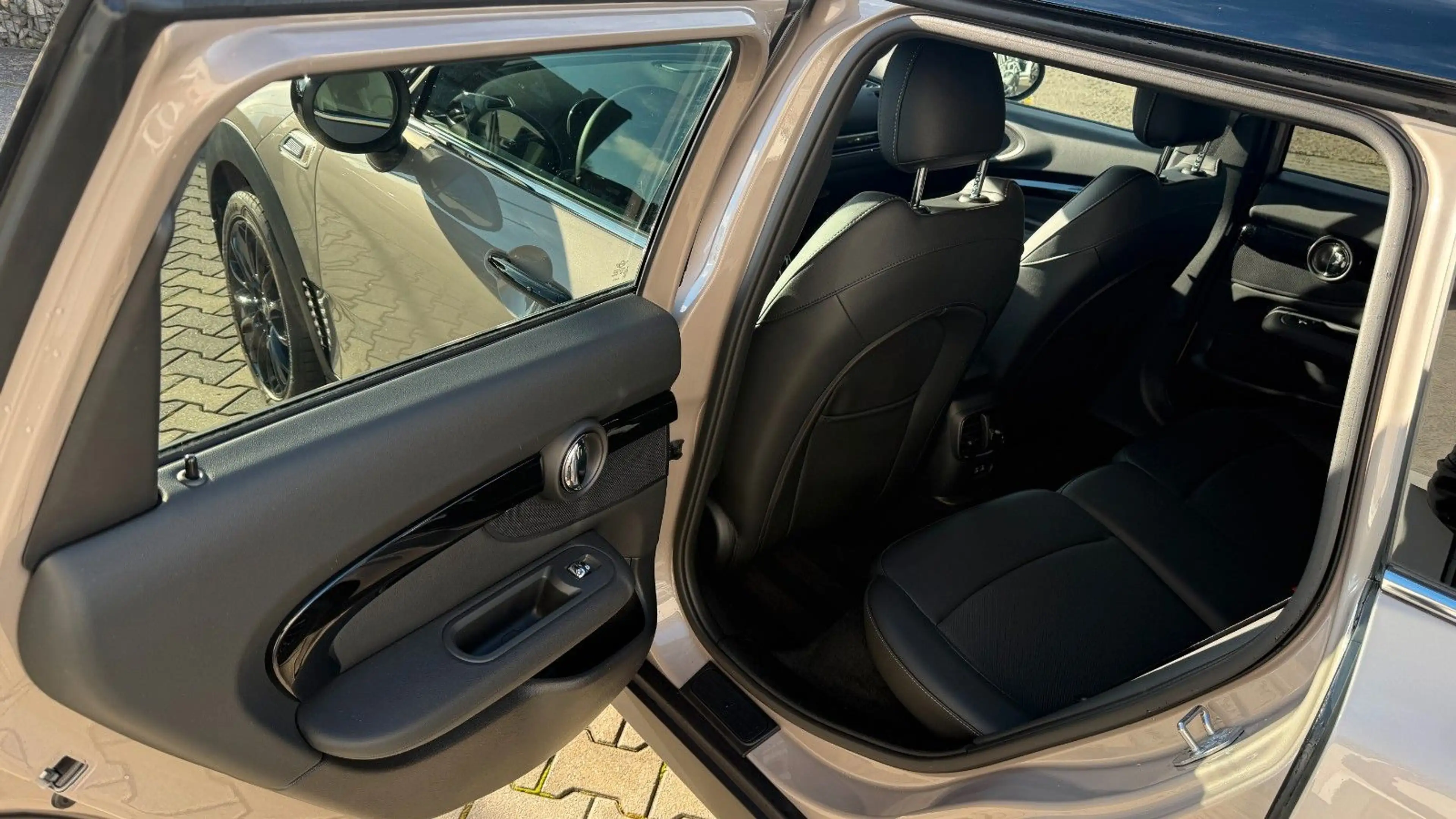MINI Cooper D COOPER D Clubman Autom Navi Temp Kam DAB — photo 10