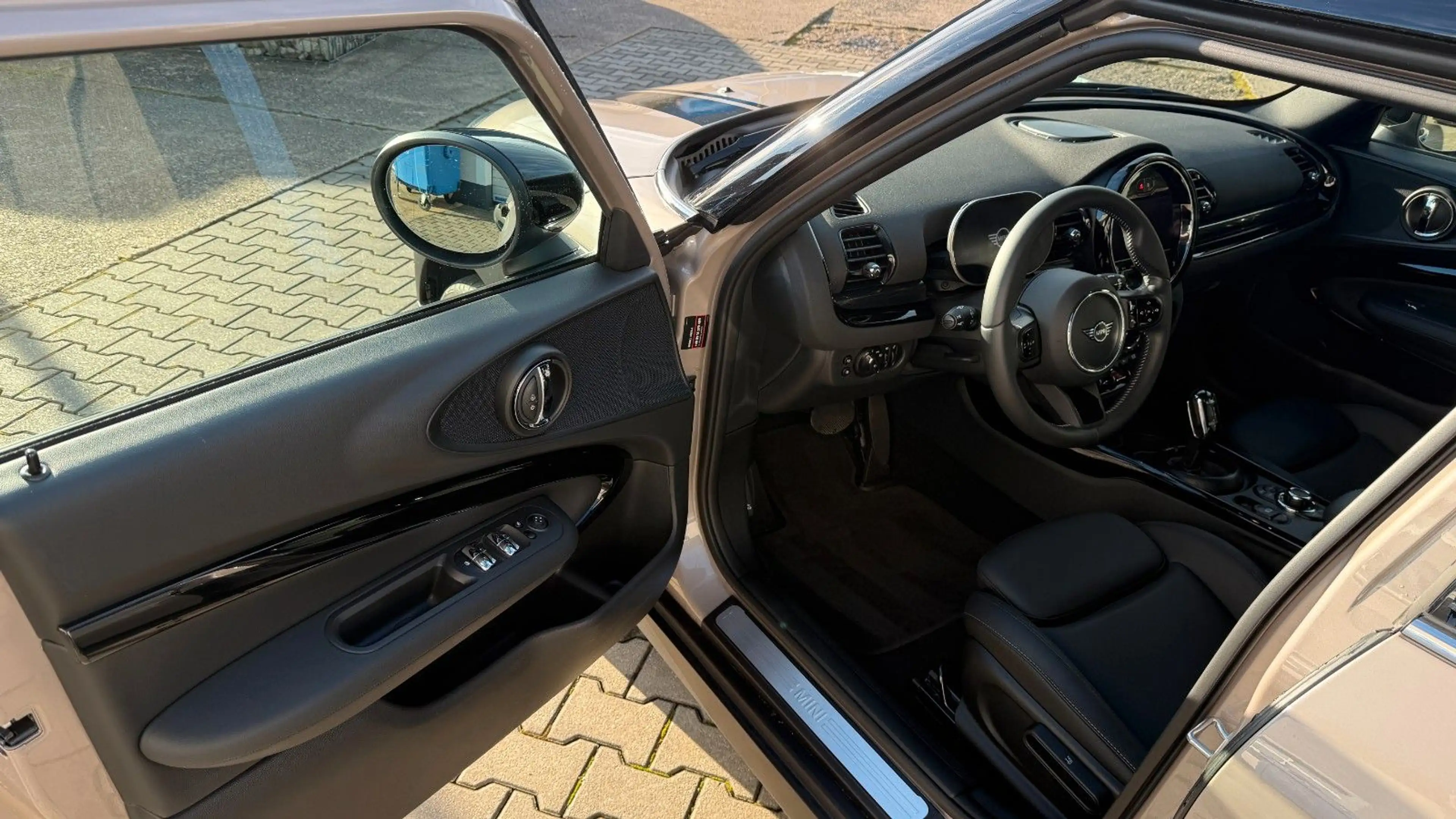 MINI Cooper D COOPER D Clubman Autom Navi Temp Kam DAB — photo 11