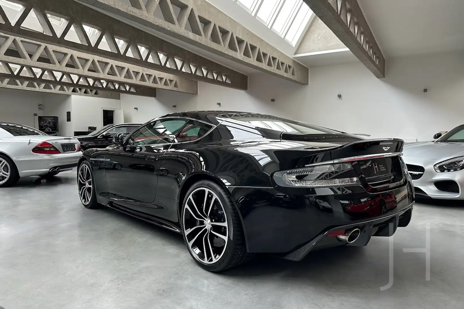 Aston Martin DBS Carbon Black Edition Schwarz - 2