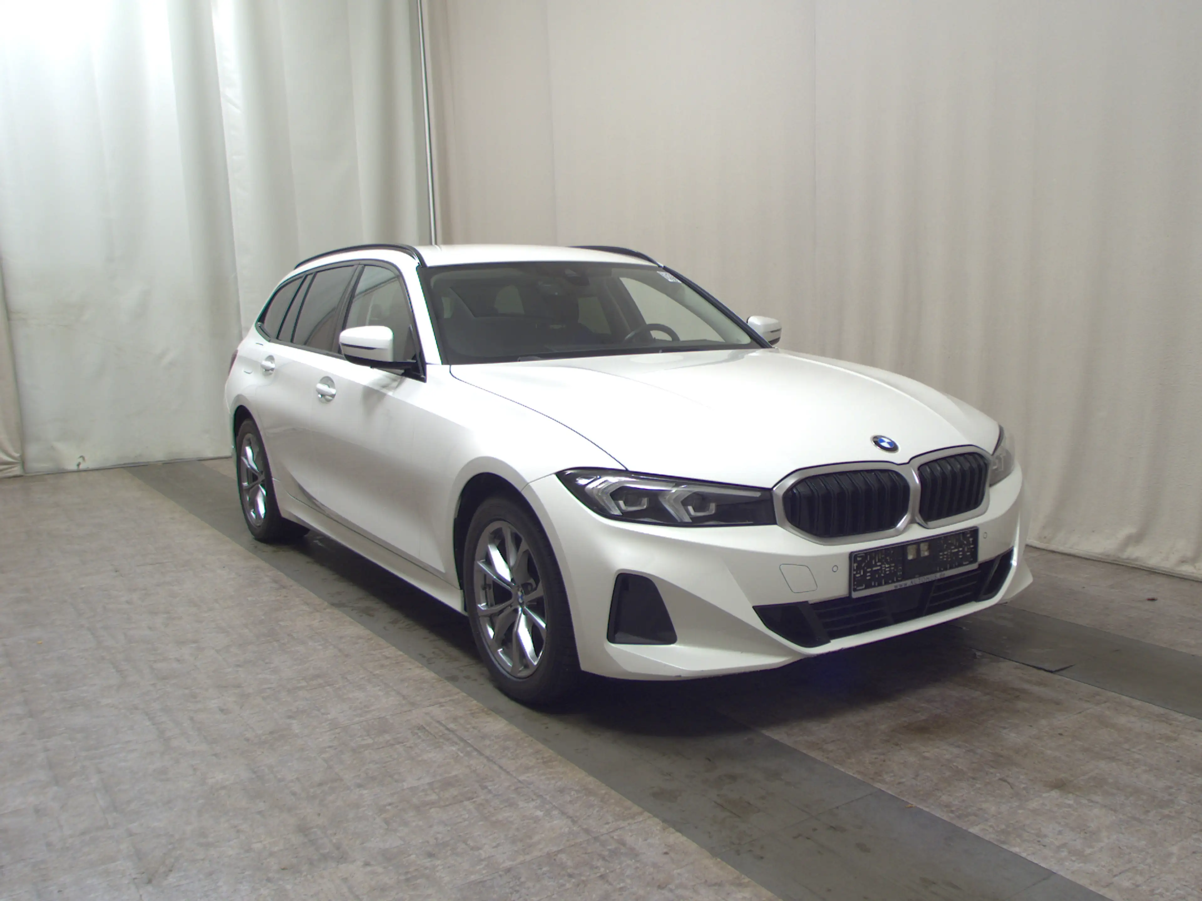 BMW 320 dA Touring Leder Navi LED Curved AHK PDC — photo 3