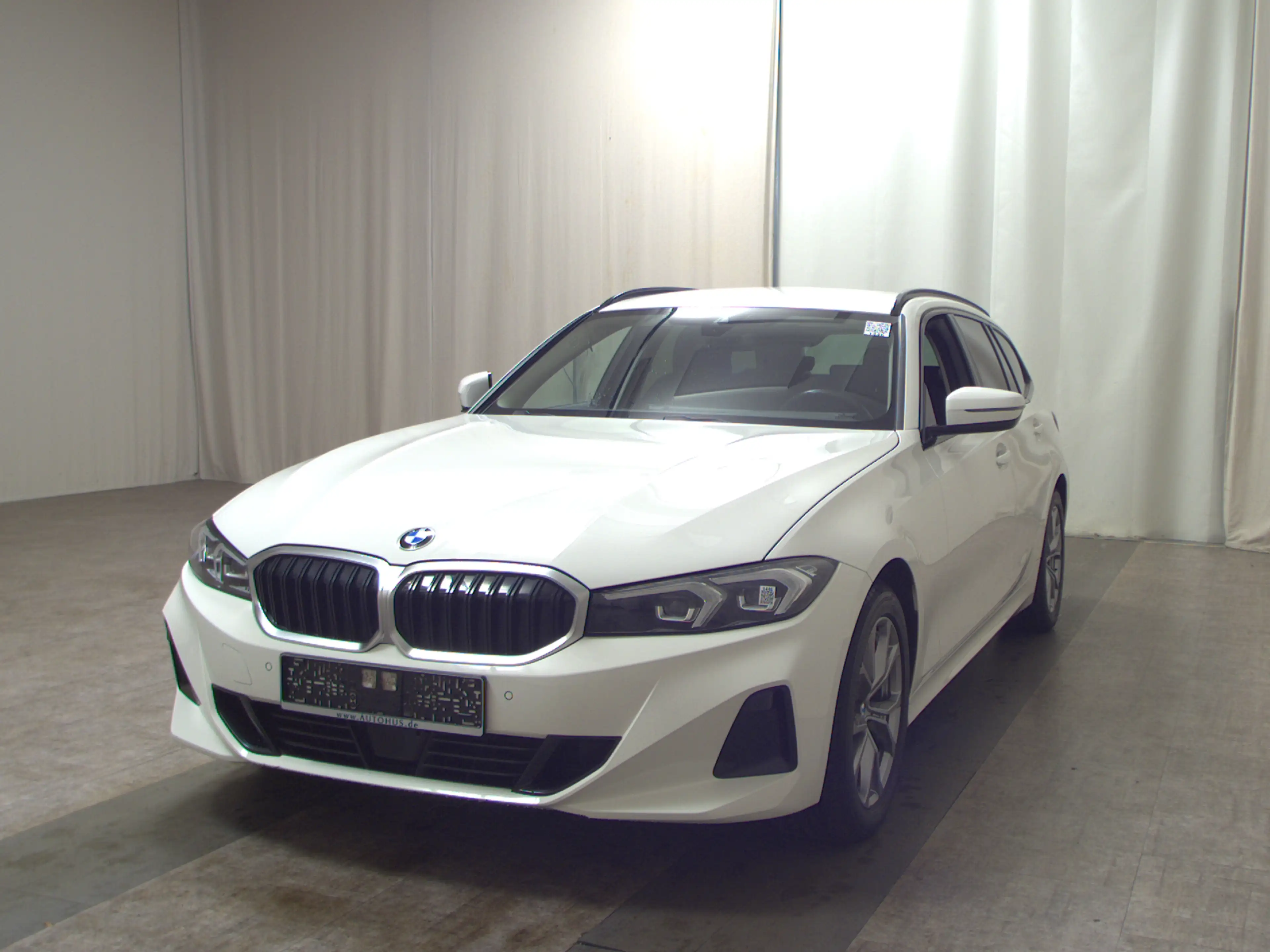 BMW 320 dA Touring Leder Navi LED Curved AHK PDC — photo 2