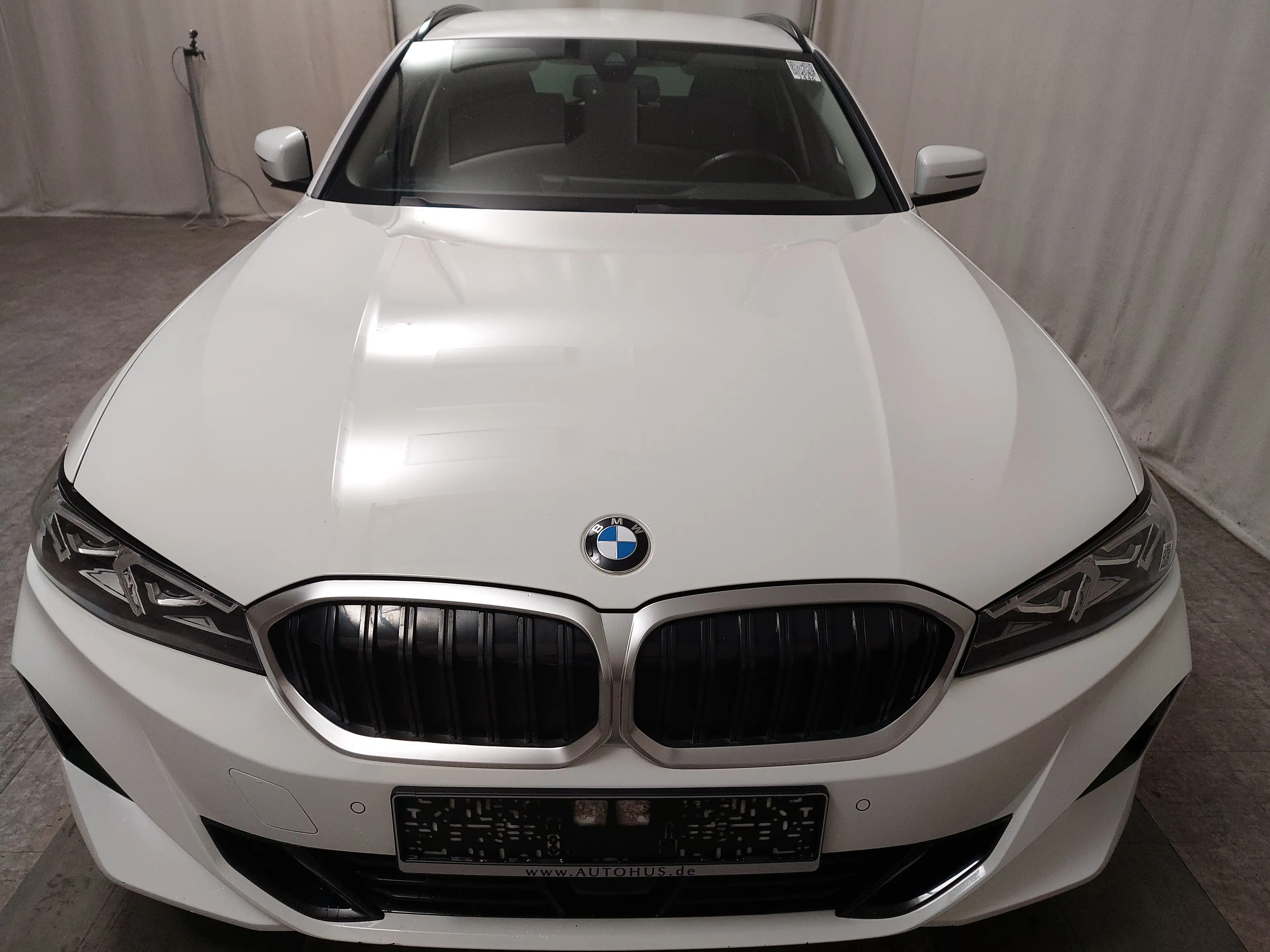BMW 320 dA Touring Leder Navi LED Curved AHK PDC — photo 9